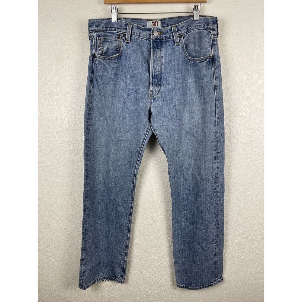 Vintage Levi's 501‎ Button Fly Mens Jeans Size 36x32 Medium Wash Made In Haiti